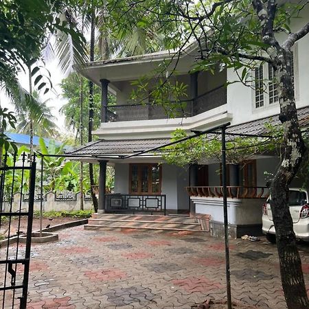 H Villa Nilambūr Exteriér fotografie
