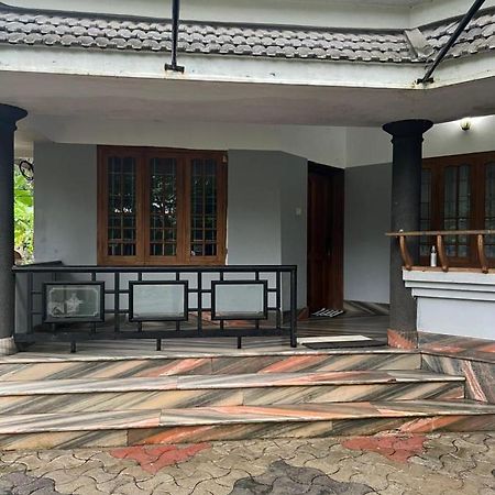 H Villa Nilambūr Exteriér fotografie