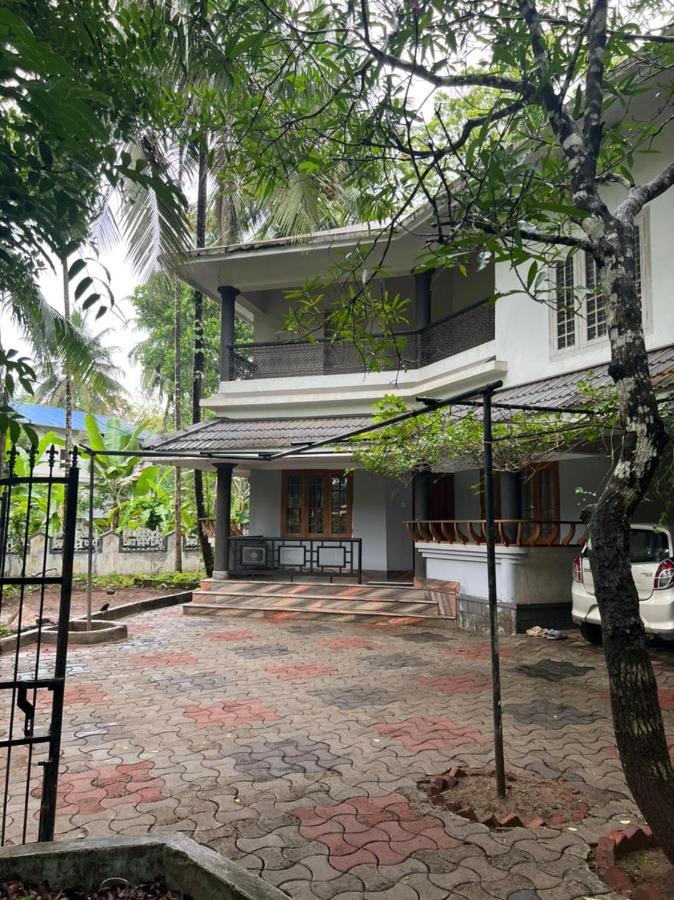 H Villa Nilambūr Exteriér fotografie
